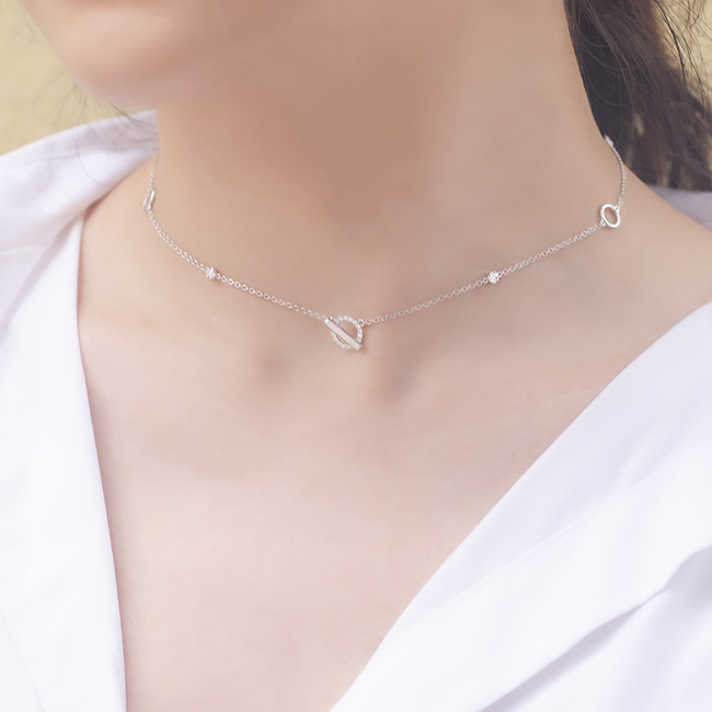 Bar & ring diamond necklace